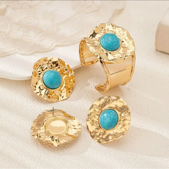 Turquoise and Gold Statement Bracelet - Picture 3 of 4